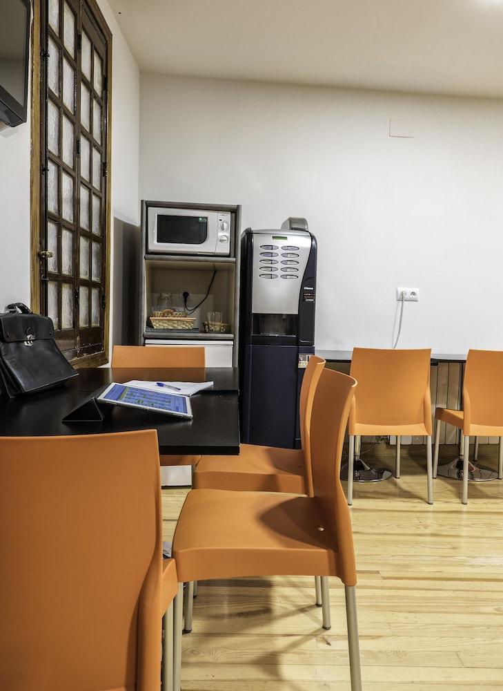Kubik Hotel Касерес Экстерьер фото
