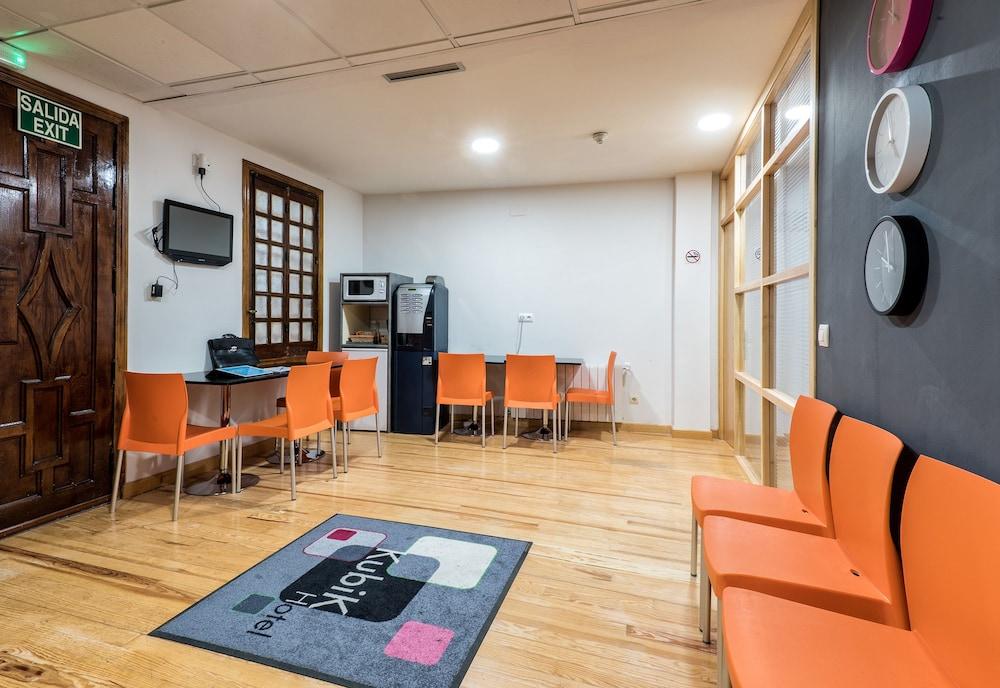 Kubik Hotel Касерес Экстерьер фото