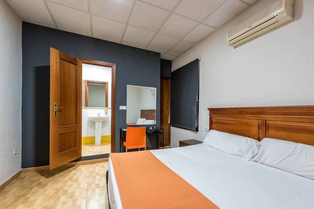 Kubik Hotel Касерес Экстерьер фото
