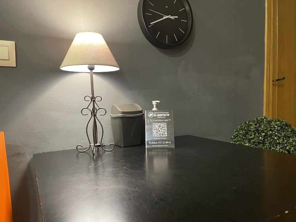 Kubik Hotel Касерес Экстерьер фото