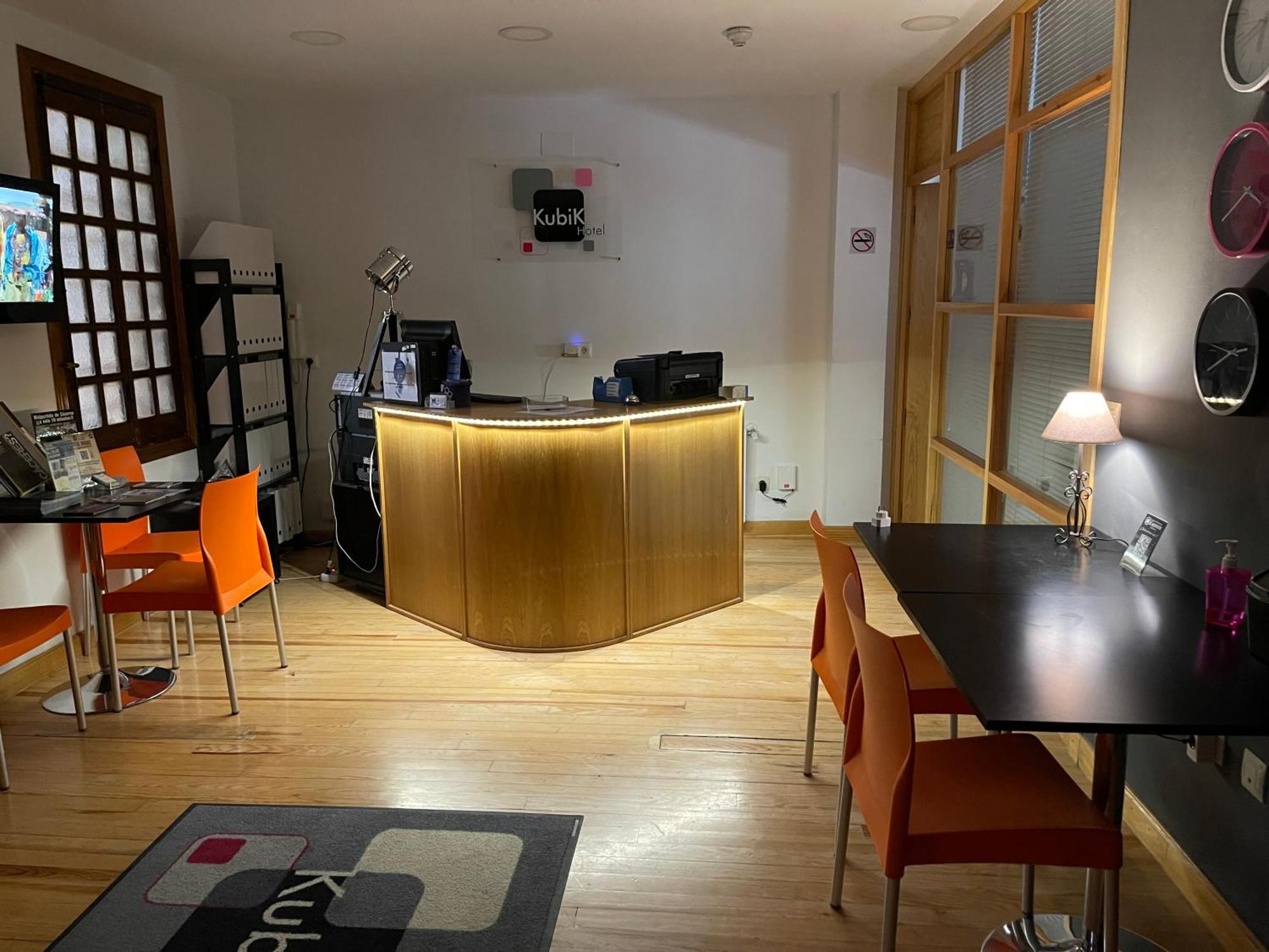 Kubik Hotel Касерес Экстерьер фото