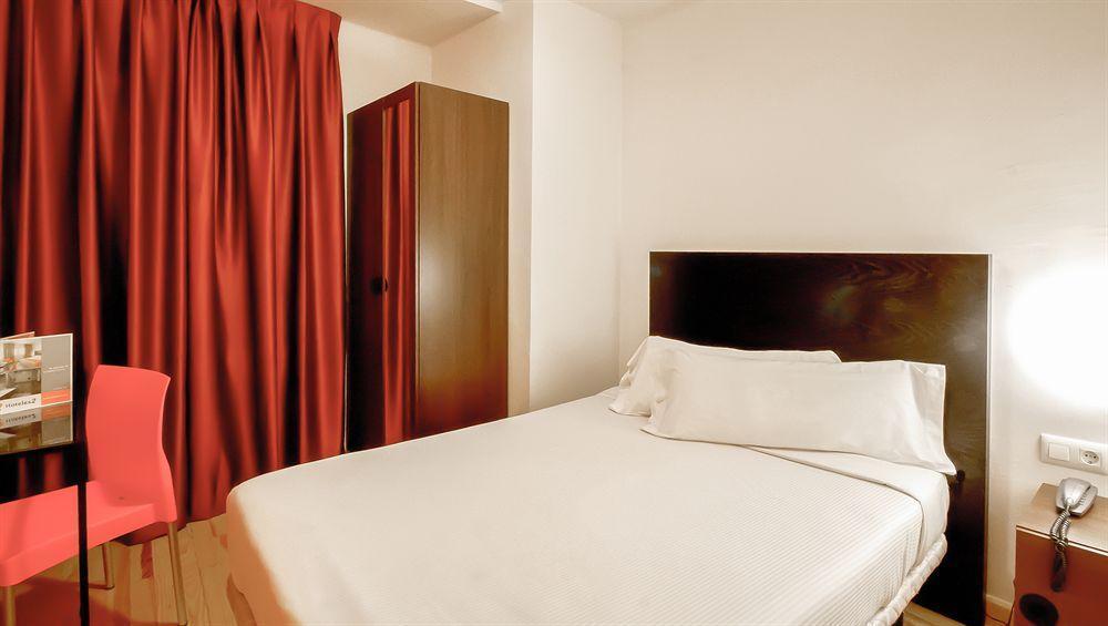 Kubik Hotel Касерес Экстерьер фото