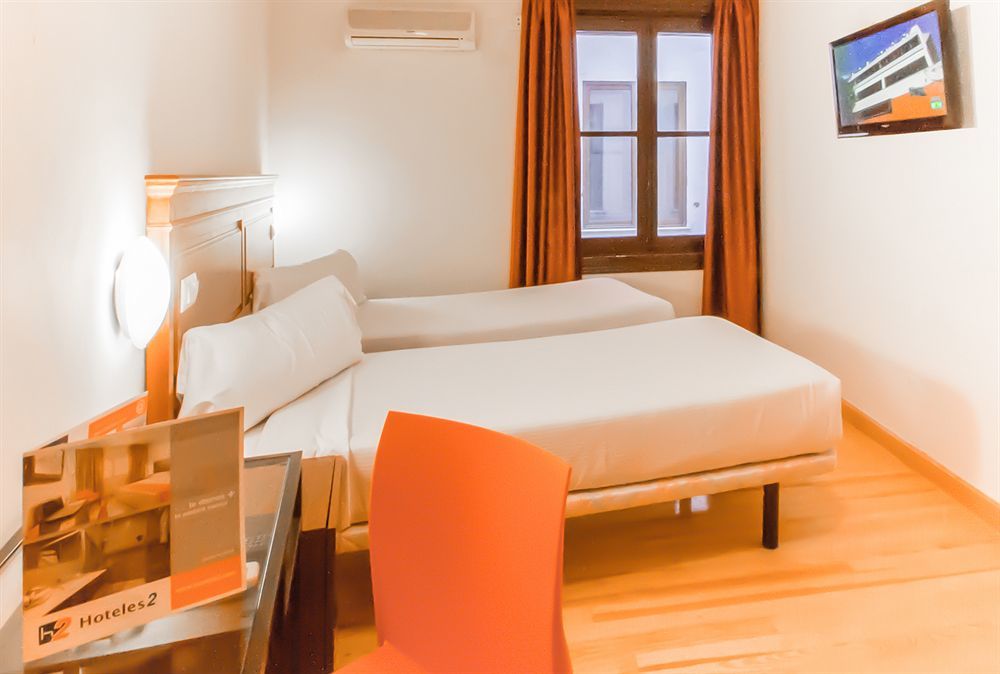 Kubik Hotel Касерес Экстерьер фото